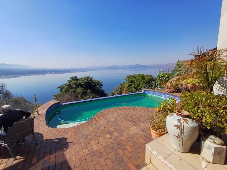 5 Bedroom Property for Sale in Kosmos North West